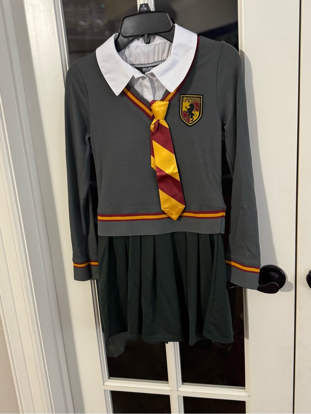 Warner Bros. Gray, White, Maroon and Gold Wizarding School Top